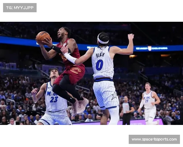 骑士国王对攻大战半场战平，米切尔艾伦联手发力